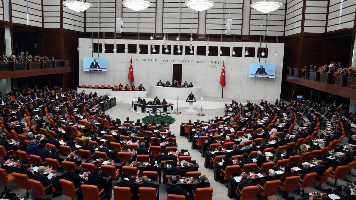Restaurace v tureckém parlamentu vyřadila Coca-Colu a výrobky Nestlé z nabídky. Firmy prý podporují Izrael